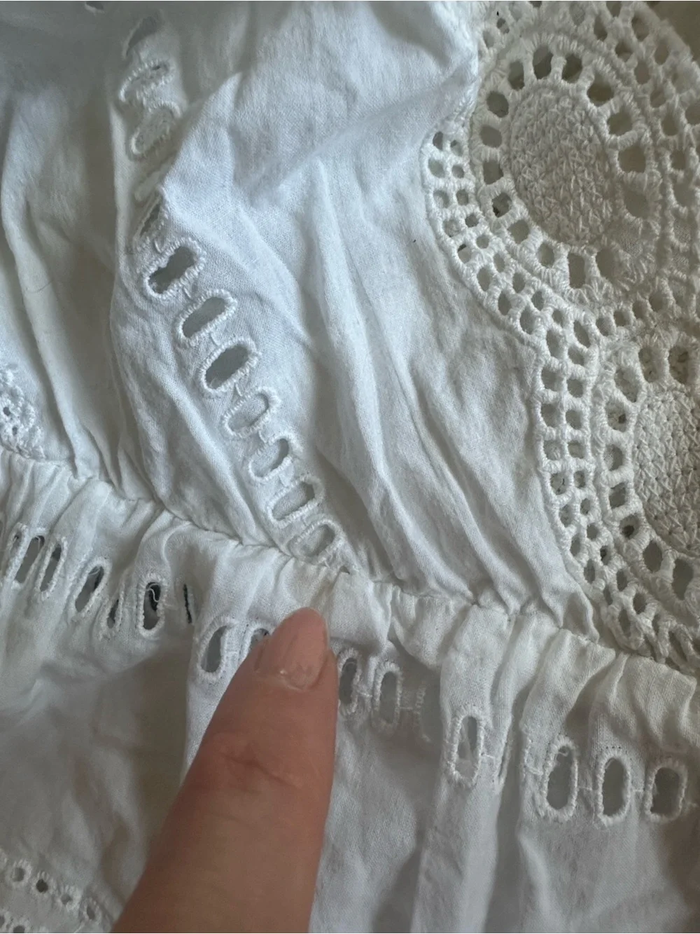 Nordstrom Caslon White Eyelet Embroidered Scalloped Hem Empire Waist Top NWT M - Picture 6 of 6
